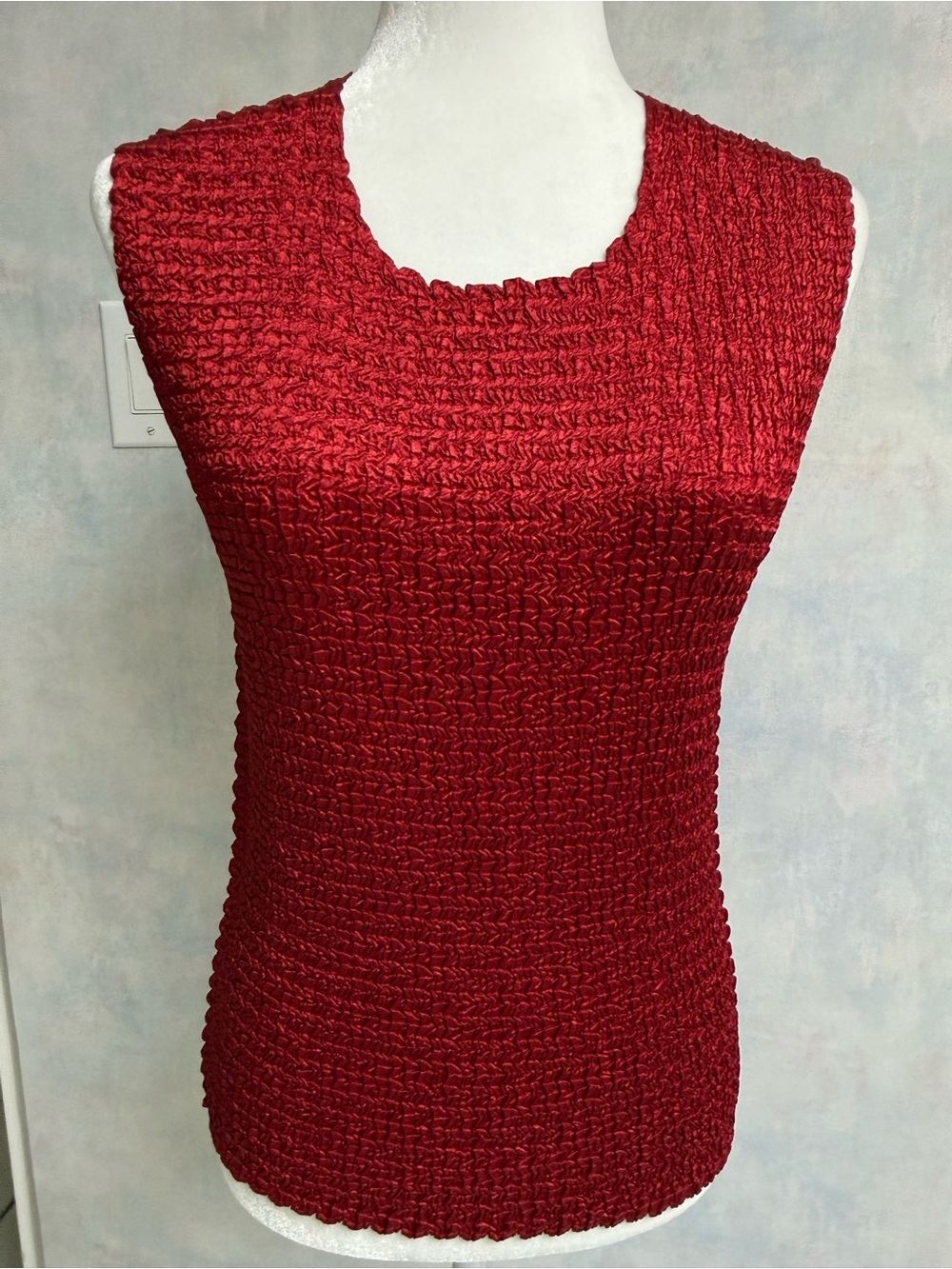 Dress Barn NWOT- Career Chili Red Crinkle-Gorgeous Sheen-Sleeveless Stretchy Top